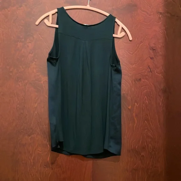 Emerald Green Express Blouse - Picture 4 of 4